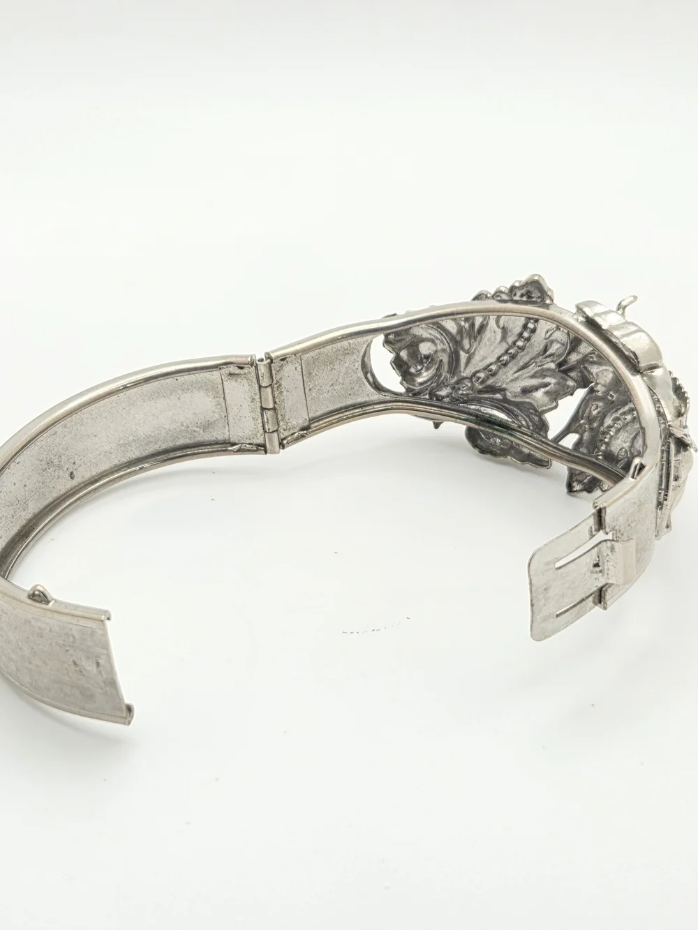 Vintage Silver Tone MCM Leaf & Feather Hinged Bangle Bracelet - Textured